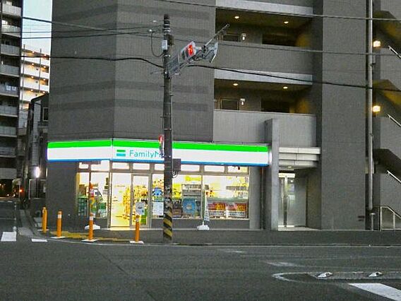 ファミリーマー...
