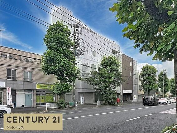 前面道路は広々...