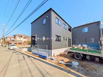 外観：建設中です！施工例のご見学できます！周辺環境や他物件もまとめてご案内可能です！不動産の事ならどんな事でもお気軽にご相談ください。