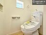 トイレ：温水洗浄便座につき、冬場は便座が暖かくできるので冷たい便座に座らずに済む嬉しい仕様です！