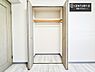 収納：収納が充実しているからこそ、お部屋はいつも広々。掃除や片付けもラクになり、居心地の良い暮らしが続きます。