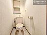 トイレ：上部に棚があるのでトイレットペーパーやサニタリーグッズをしまえます！