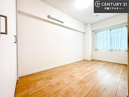 掃き出し窓がないお部屋は、お子様のお部屋としても安心です!収納スペースも充実しているので散らかったお部屋をサッと片付けられます!