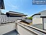 その他：落ち着きある住宅街です！周囲には高い建物がなく、空が広く開放感があり、陽当たりを大きく遮られることもありません！気持ちの良い風が通り抜ける街並みです！