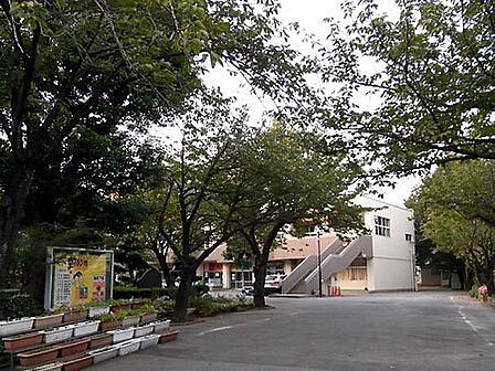 船橋市立行田中学校まで950m