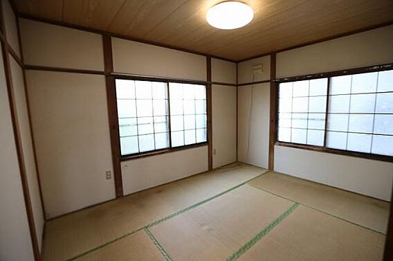 南側の和室約6...