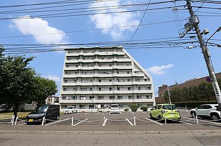 4階部分に位置する西向きのお部屋でございます。