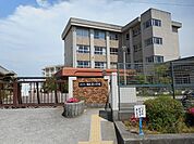 和歌山市立楠見東小学校まで400m