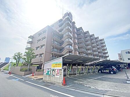 物件選びの際、環境、広さ、間取り、設備仕様、デザイン、外観の様子、気になるポイントは多々ございますが、「資産価値」という視点で見た場合、その基準は1つ立地です。高台の為眺望良好。