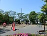 周辺：しらゆり公園まで735m、公園内を散策するだけでも木陰の下を歩いていくので、リフレッシュできますよ。春には桜もきれいな公園です。