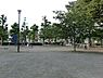 周辺：平安公園まで437m、複合滑り台、ブランコ、砂場、高さのある滑り台、バネ遊具や健康遊具があります。夏はプールも楽しめます。