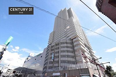 外観：都内へのアクセス良好な常磐線「土浦」駅徒歩2分！市役所のあるうららビル直結。30階部分で、眺望はプライスレス！筑波山、霞ヶ浦を一望できます！天井も高く開放的♪お買い物施設も充実した好立地なマンション