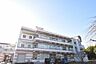 周辺：守谷市立松前台小学校まで700m、お子さまを育む学校が身近にあります。お子さまの通学も安心です。