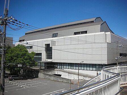 和歌山市民図書館まで572m
