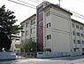 周辺：和歌山市立紀伊小学校まで877m