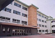 和歌山市立貴志小学校まで744m
