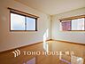 寝室：一日の疲れをいやしてくれる寝室。時を忘れて過ごす場所として過ごせるお部屋。