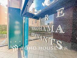 マンション名のエンブレムもこだわりのデザイン。