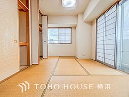 畳の香りに癒され、和の空間を感じることのできる落ち着きある一部屋です。