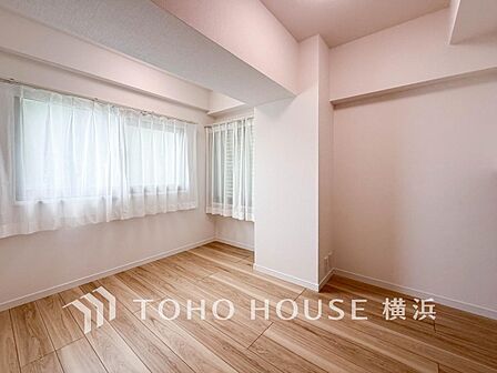心地よい光と風があふれています。プライベートな自分時間を快適に過ごせるお部屋。