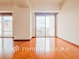 豊かな光が照らすこの場所は、たわいもない会話を楽しみ、ゆったりとした時間を過ごす場所。