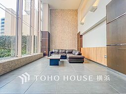 スタイリッシュなデザインに彩られたラウンジ。訪れたお客様をお迎えする時も優雅さを添えてくれます。