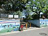 周辺：宝島幼稚園　550m　週3回の異年齢クラスで異なる学年の子供たちが同じカリキュラムを学び、週1回同年齢クラスで学びます。 