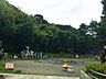 周辺：港南台中央公園　1100m　広い遊具広場や芝生広場、自然山林、散策コースもあり、緑の多い公園。 