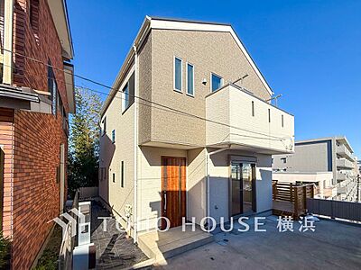 外観:爽やかな青空の下に贅沢なほどに降り注ぐ陽光、豊かな居住性と、クオリティが見事に調和した住空間。 外観:爽やかな青空の下に贅沢なほどに降り注ぐ陽光、豊かな居住性と、クオリティが見事に調和した住空間。