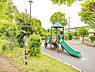 周辺：下永谷松原第二公園　230m　広場と遊具のある公園が2段になった奥行きのある公園。高台に位置し、風通しと眺めの良い公園です。 