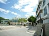 周辺：横浜市立二俣川小学校　500m　徒歩7分。小学校が近いのは子育てファミリーにもおすすめのポイント。 