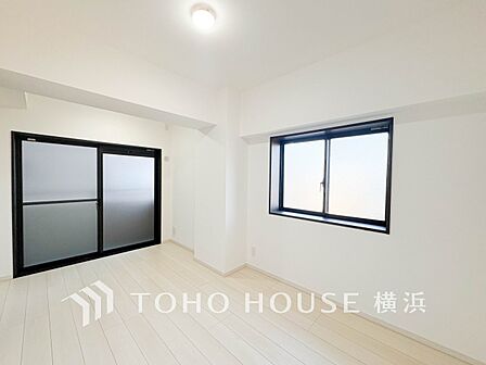 心地よい光と風があふれています。プライベートな自分時間を快適に過ごせるお部屋。