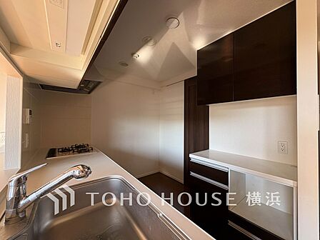 環境の良い場所にセンス良く暮らしたい、こだわりの室内には至福のシーンが繰り広げられます。