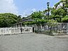 周辺：鶴岡幼稚園　750m　「豊かな心を持ち健康でたくましいこども」を教育の目標として保育を行っています。 