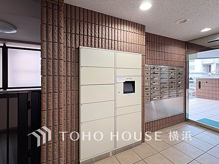普段留守がちなご家族にも安心な宅配ボックスを完備。再配達を頼む手間を省ける嬉しい設備です。
