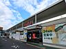 周辺：西友能見台店　650m　24時間営業が嬉しいですね。食品から衣料品・日用品まで揃っています。いざというときにも安心です。    