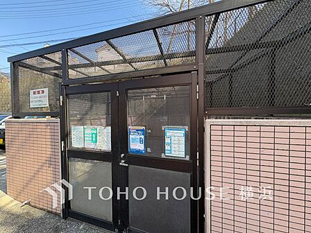 共同ごみ置き場。管理体制の行き届いた共同ごみ置き場はいつもきれいにされています。