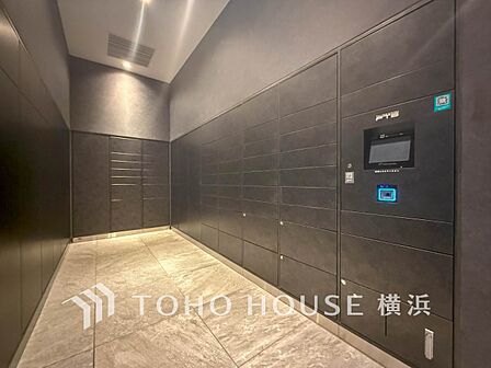 普段留守がちなご家族にも安心な宅配ボックスを完備。再配達を頼む手間を省ける嬉しい設備です。
