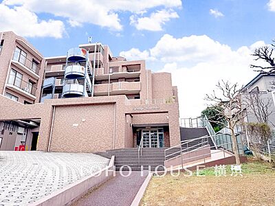 外観:時間のゆとりと空間、爽やかな陽光がもたらす光と風を贅沢なまでに感じる暮らしが始まります。 外観:時間のゆとりと空間、爽やかな陽光がもたらす光と風を贅沢なまでに感じる暮らしが始まります。