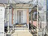 玄関：お住まいの顔となる玄関。住まう方のプライドを満たすクオリティを備えています。（2026年5月撮影）