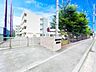 周辺：横浜市立東山田中学校　750m　徒歩10分。部活などで帰りが遅くなっても安心の距離です。 