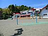 周辺：すぎの森幼稚園　500m　園庭が広くたくさん遊具があるので、のびのび遊べます。 