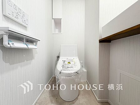 清潔感溢れるトイレ。落ち着いた空間で安らぎのひとときをお過ごしいただけます。