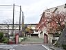 周辺：横浜市立本牧小学校　800m　徒歩10分。小学校が近いのは子育てファミリーにもおすすめのポイント。 
