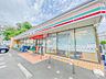 周辺：セブンイレブン横浜戸塚平戸東海道店　550m　オリジナルブランド商品やホットスナック・コーヒーも人気です。 