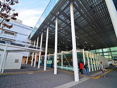 川崎駅 2800m JR「川崎」駅は東海道線、京浜東北線、南武線が利用できるビッグターミナル。