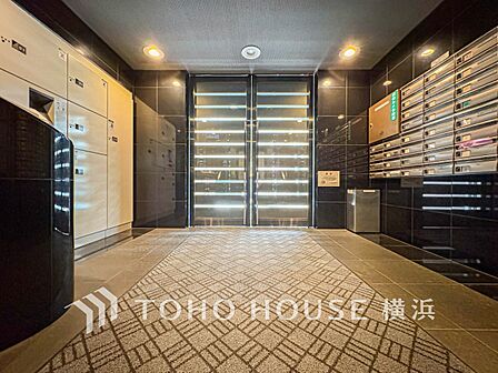 郵便物はこちらからお取りいただけます。共用部分も機能的な上、デザインが統一されています。