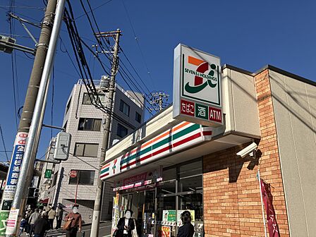 セブン-イレブン 横浜東白楽駅南店 400m 24時間営業。近くにあるとちょっとした買い物にも便利ですね。