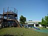 周辺：蒔田公園　850m　大型遊具やカヌーで遊べる公園。お休みの日は、お子様連れで賑わいます。   