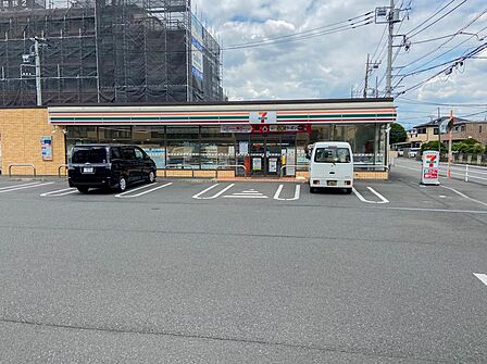 セブンイレブン大和上草柳7丁目店 200m 近くにあるとちょっとした買い物にも便利ですね。
